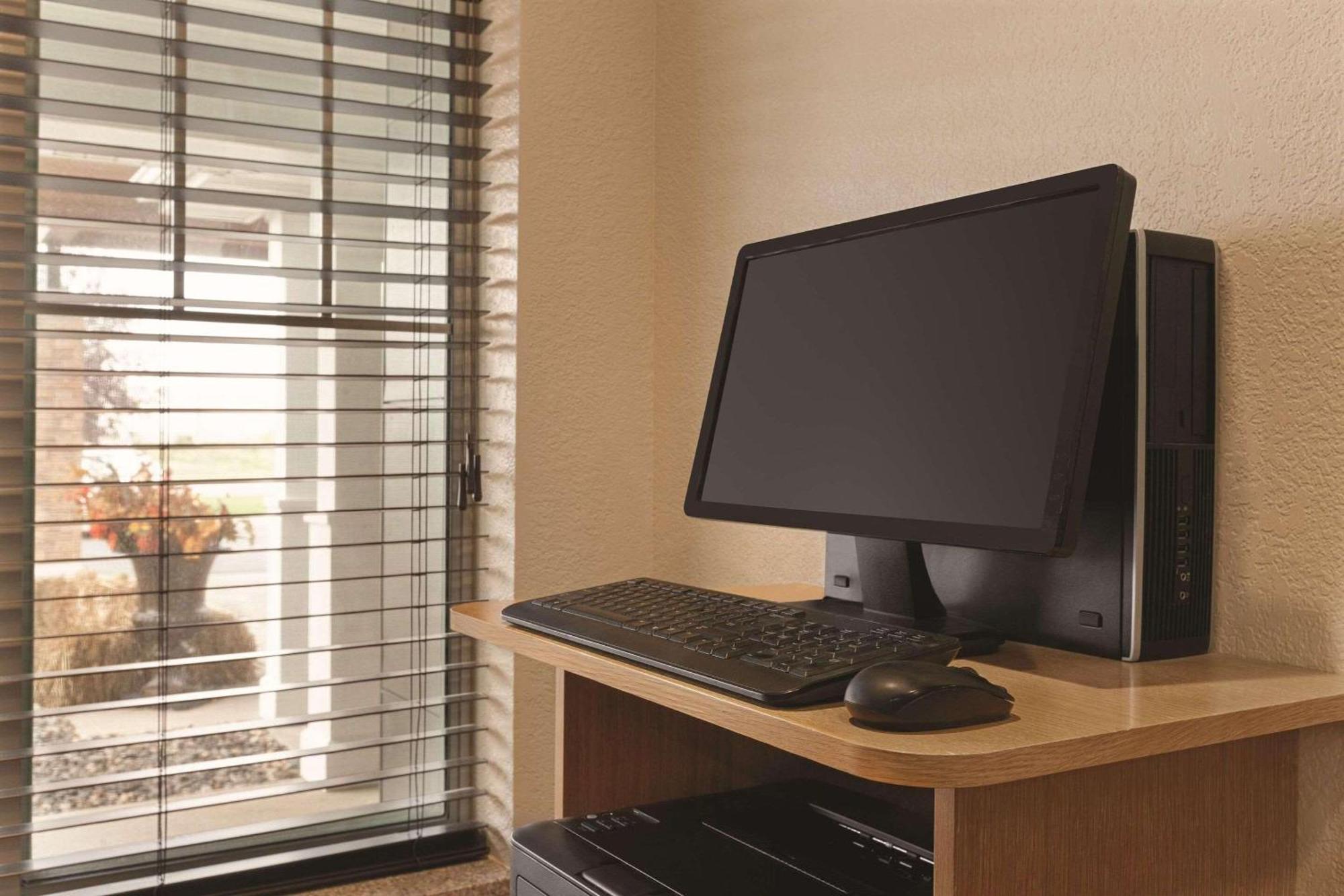 Country Inn & Suites By Radisson, Willmar, Mn Dış mekan fotoğraf