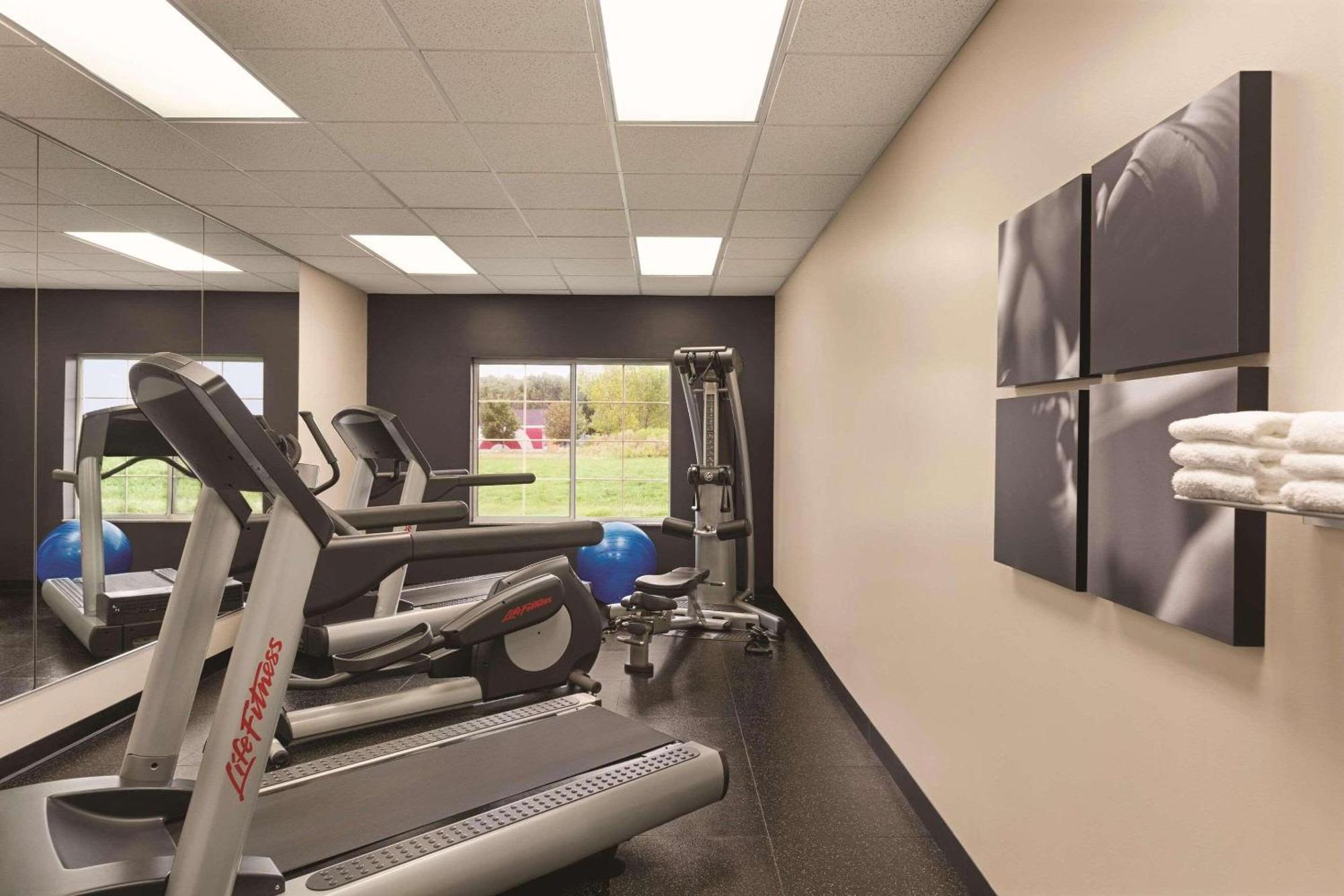 Country Inn & Suites By Radisson, Willmar, Mn Dış mekan fotoğraf