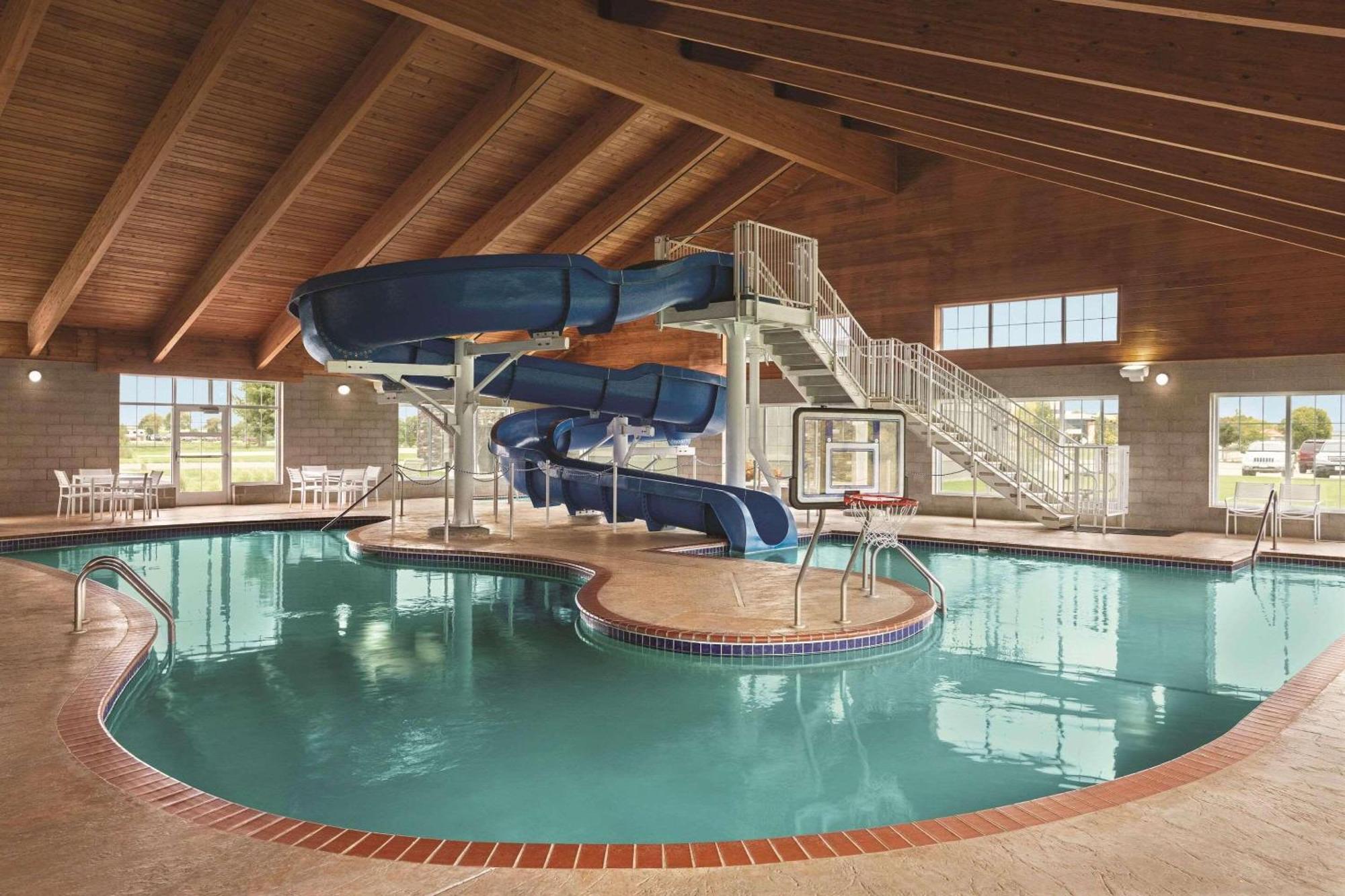 Country Inn & Suites By Radisson, Willmar, Mn Dış mekan fotoğraf