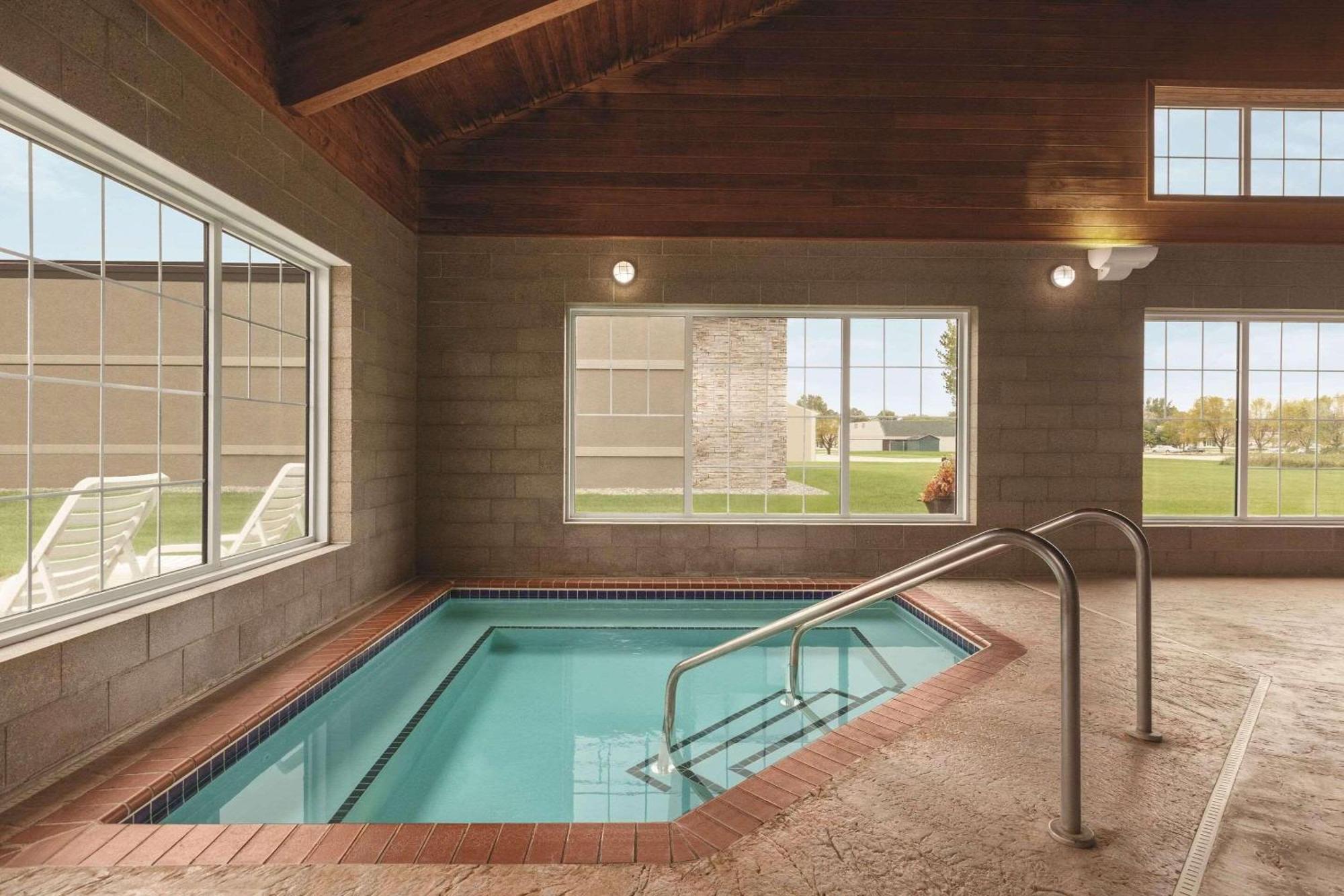 Country Inn & Suites By Radisson, Willmar, Mn Dış mekan fotoğraf